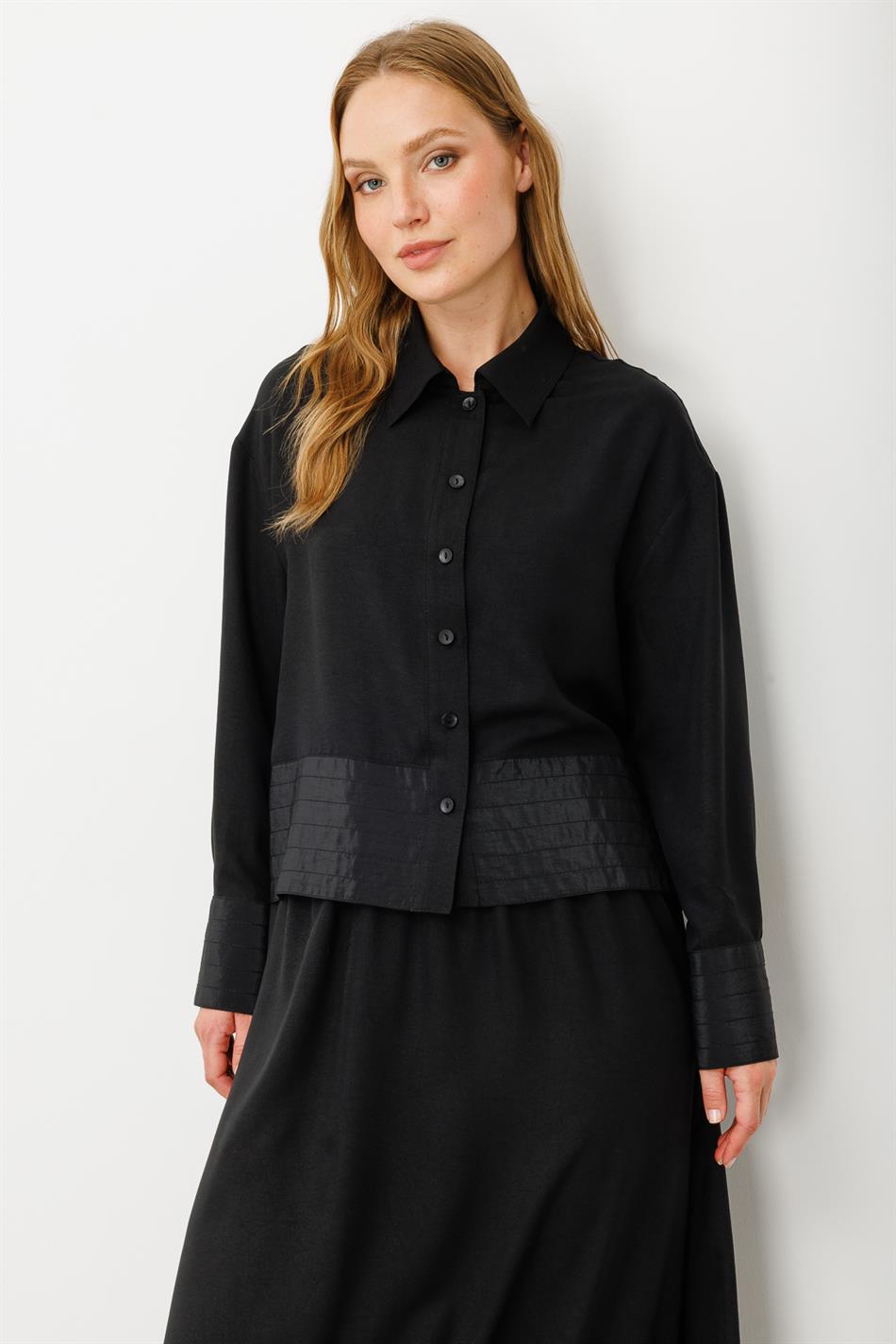 Seidenrock- und Jackenset mit Ziernähten aus Poly-Cupra-Seide – Schwarz