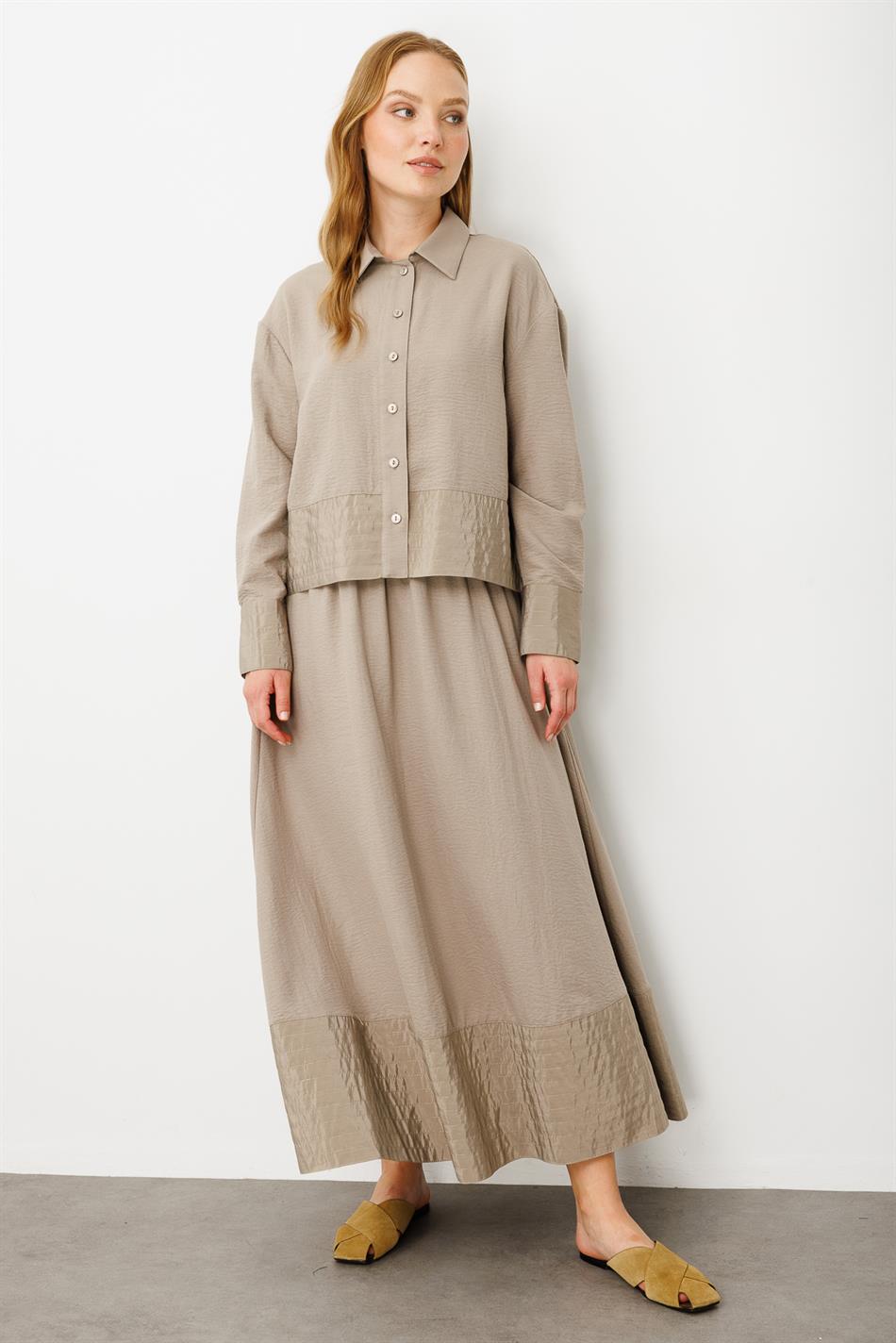 Seidenrock- und Jackenset mit Ziernähten aus Poly-Cupra - Nerz