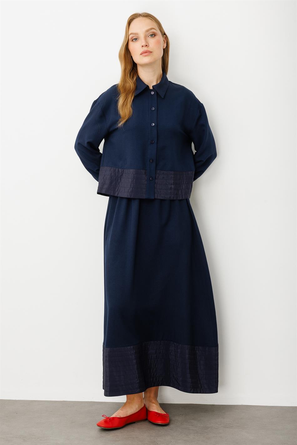 Seidenrock- und Jackenset mit Ziernähten aus Poly-Cupra – Marineblau