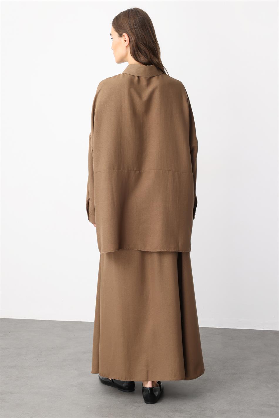 Comfortabele, lichtgewicht, eenvoudige tuniek en rok van zijde die de heupen bedekt - Nerts