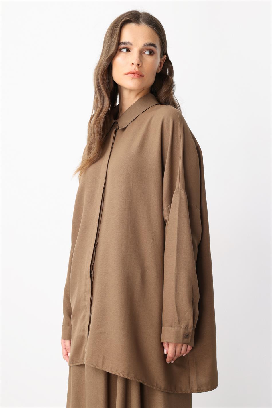 Comfortabele, lichtgewicht, eenvoudige tuniek en rok van zijde die de heupen bedekt - Nerts