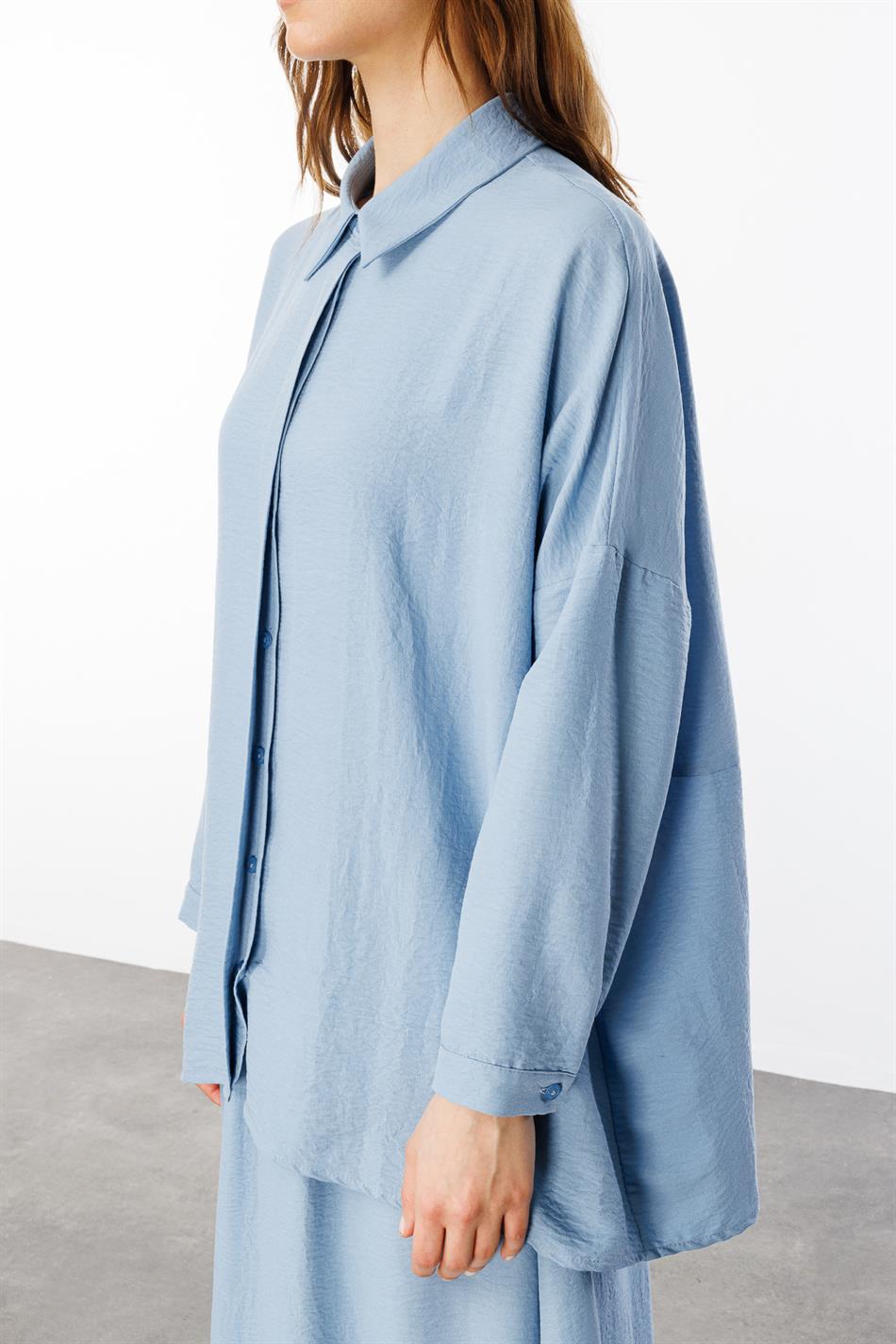 Comfortabele, lichtgewicht, eenvoudige tuniek en rok van zijde die de heupen bedekt - blauw