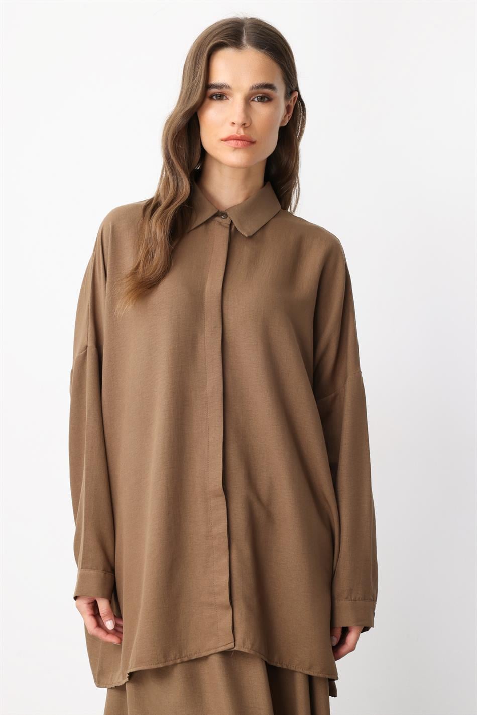 Comfortabele, lichtgewicht, eenvoudige tuniek en rok van zijde die de heupen bedekt - Nerts