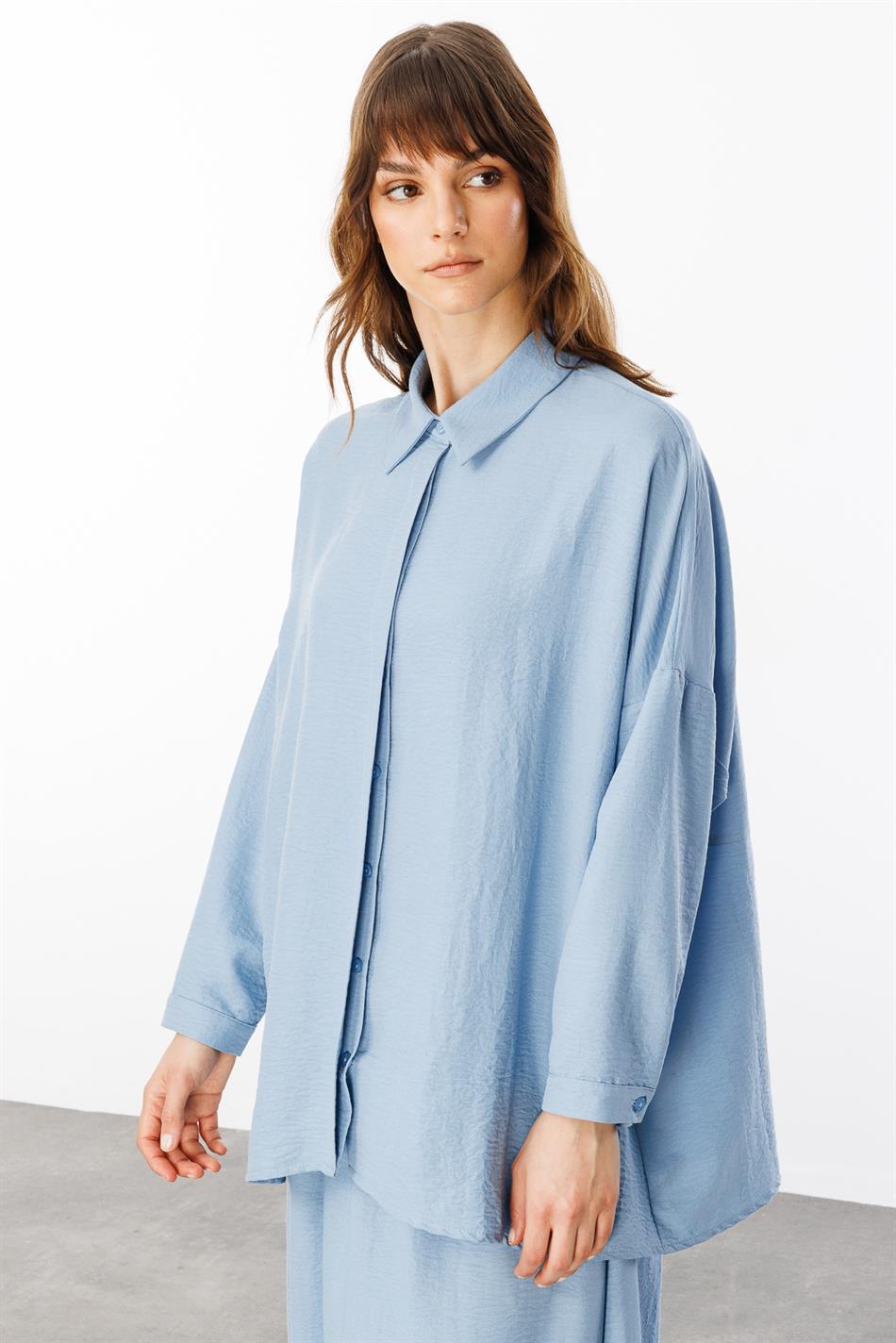 Comfortabele, lichtgewicht, eenvoudige tuniek en rok van zijde die de heupen bedekt - blauw