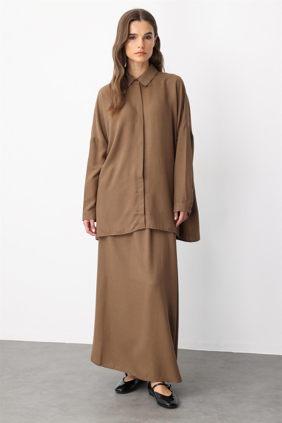 Comfortabele, lichtgewicht, eenvoudige tuniek en rok van zijde die de heupen bedekt - Nerts