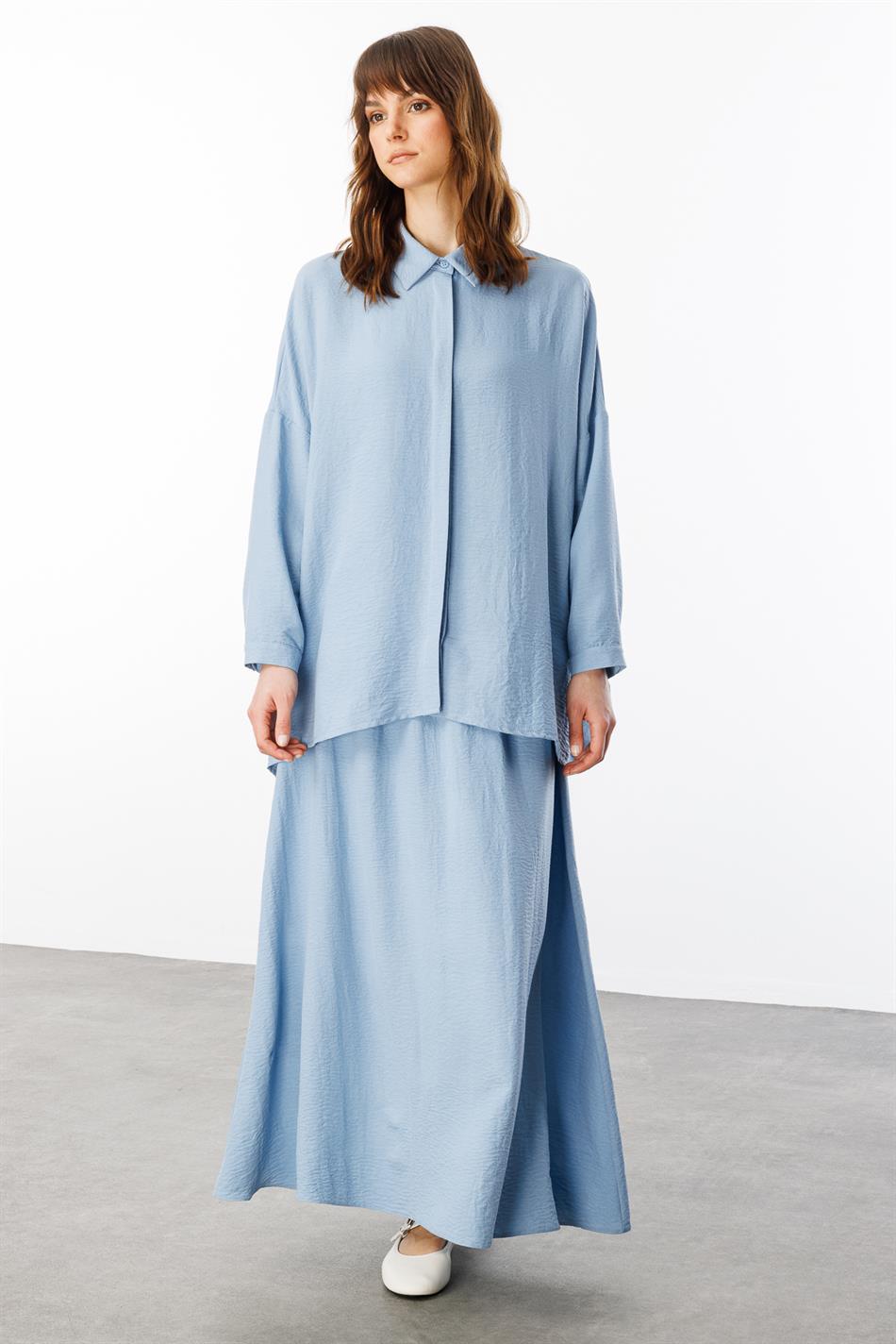 Comfortabele, lichtgewicht, eenvoudige tuniek en rok van zijde die de heupen bedekt - blauw