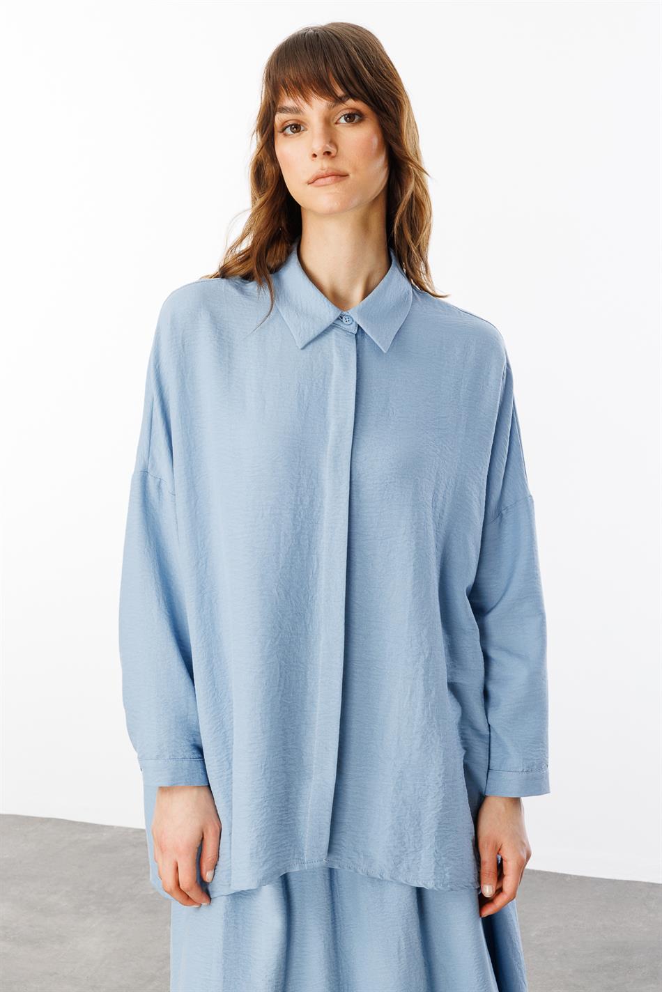 Comfortabele, lichtgewicht, eenvoudige tuniek en rok van zijde die de heupen bedekt - blauw