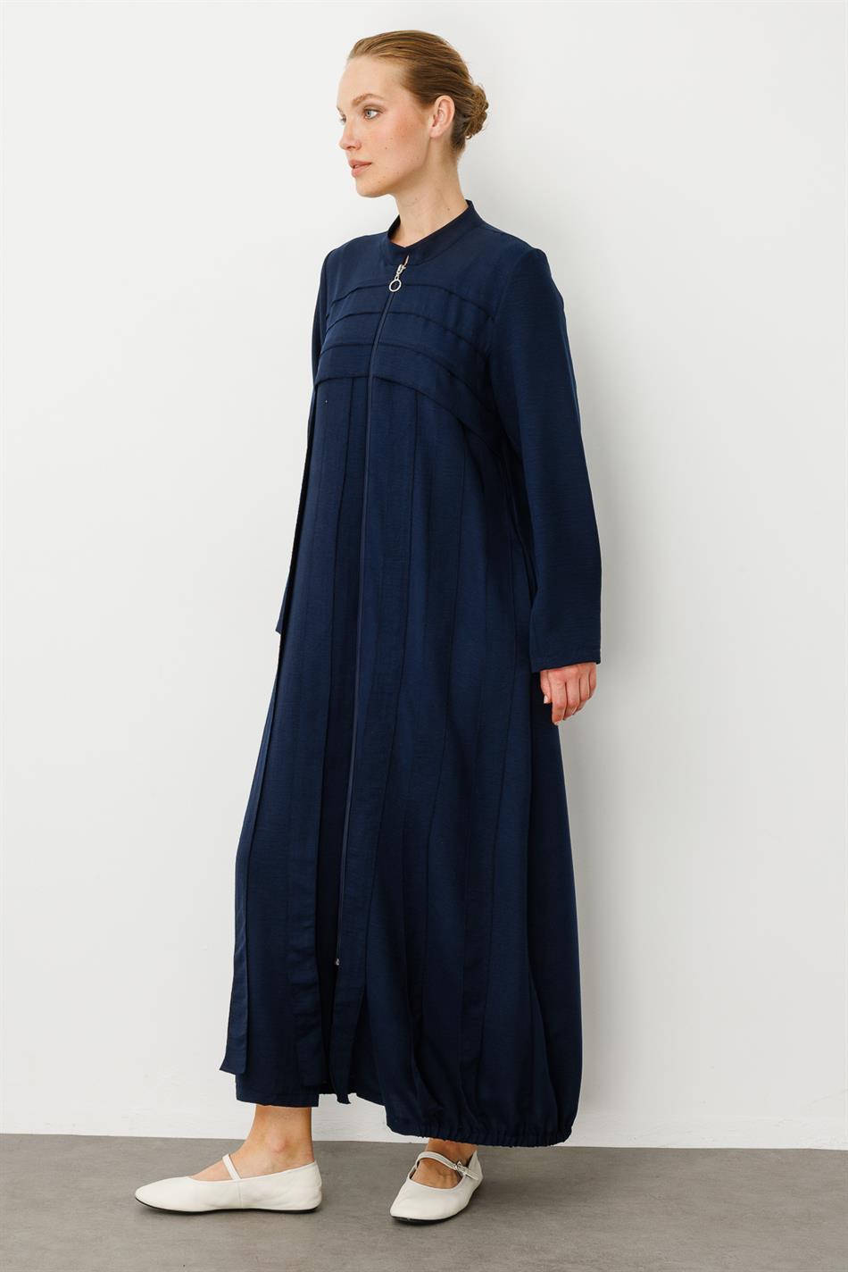 Rouge/ S-delige jurk met handgestikte details / pet - Marineblauw