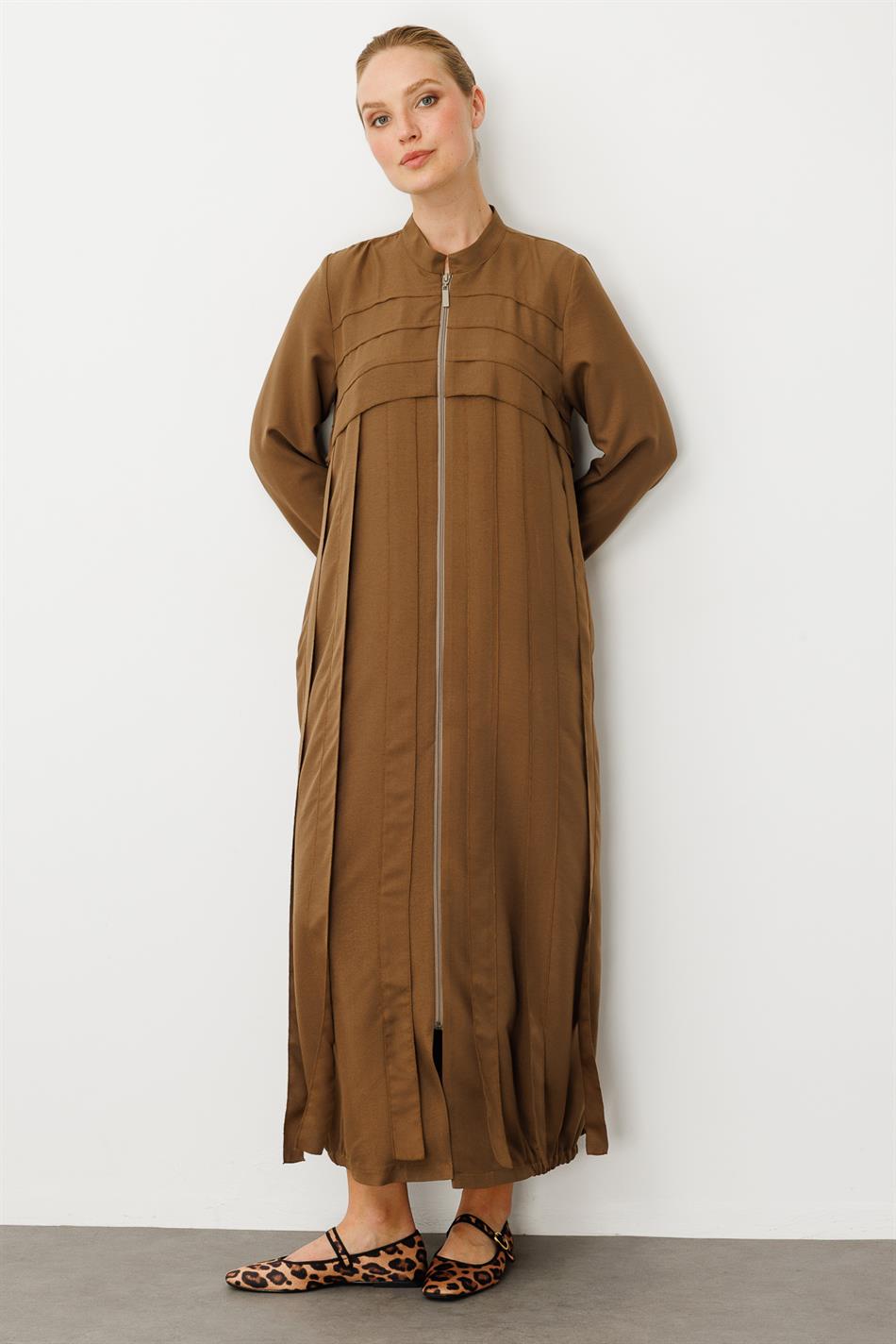 Rouge/ S-delige jurk met handgestikte details / Cap-Nink