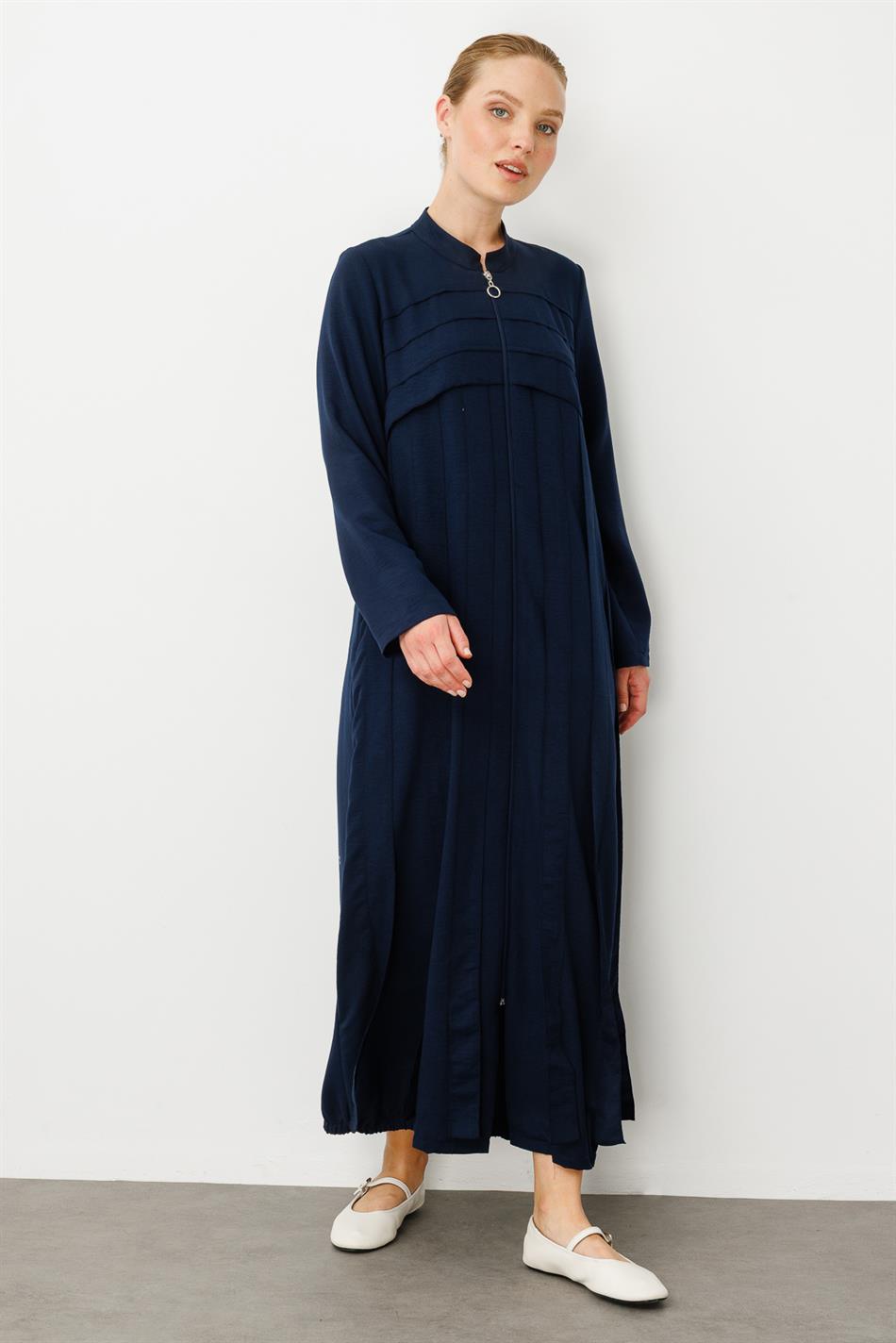 Rouge/ S-delige jurk met handgestikte details / pet - Marineblauw