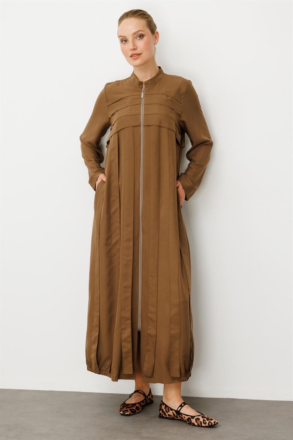 Rouge/ S-delige jurk met handgestikte details / Cap-Nink