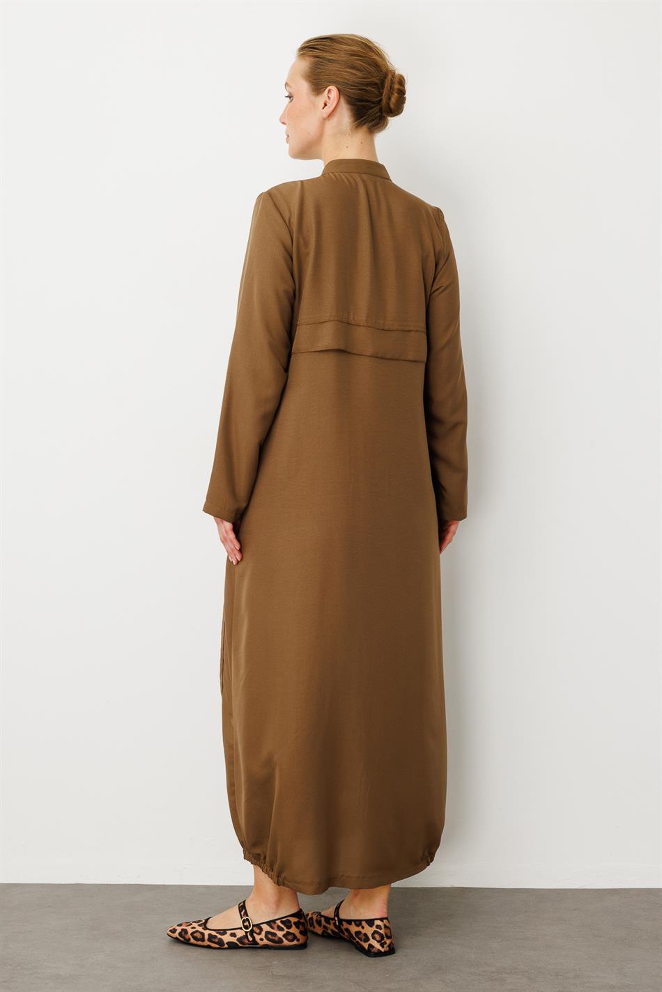 Rouge/ S-delige jurk met handgestikte details / Cap-Nink