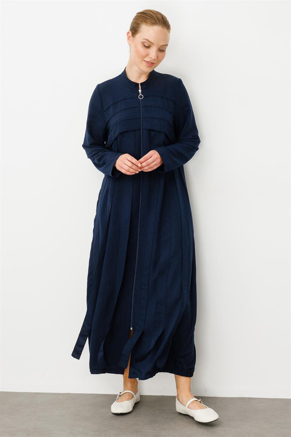 Rouge/ S-delige jurk met handgestikte details / pet - Marineblauw