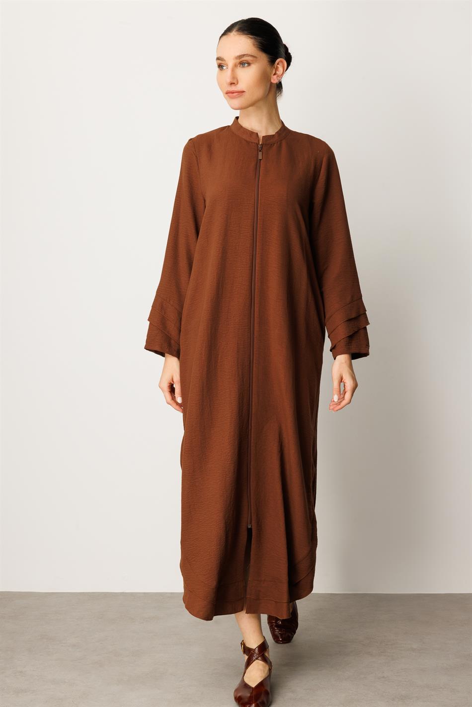 Lichtgewicht, dunne zijden cape met chiffon en sierdetails - Koffiekleur.
