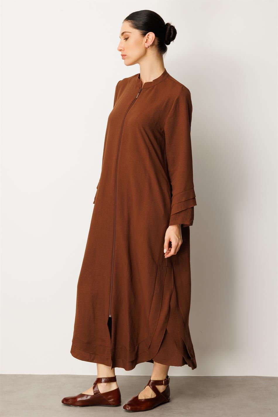 Lichtgewicht, dunne zijden cape met chiffon en sierdetails - Koffiekleur.