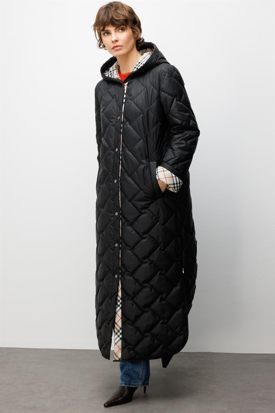 Weichfasergefüllter, besonders detaillierter, gefütterter, zeitloser Mantel Plus – Schwarz