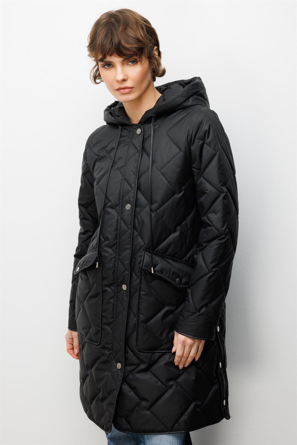 Zachte, met vezels gevulde, speciaal gedetailleerde, gevoerde, tijdloze jas Plus - Zwart