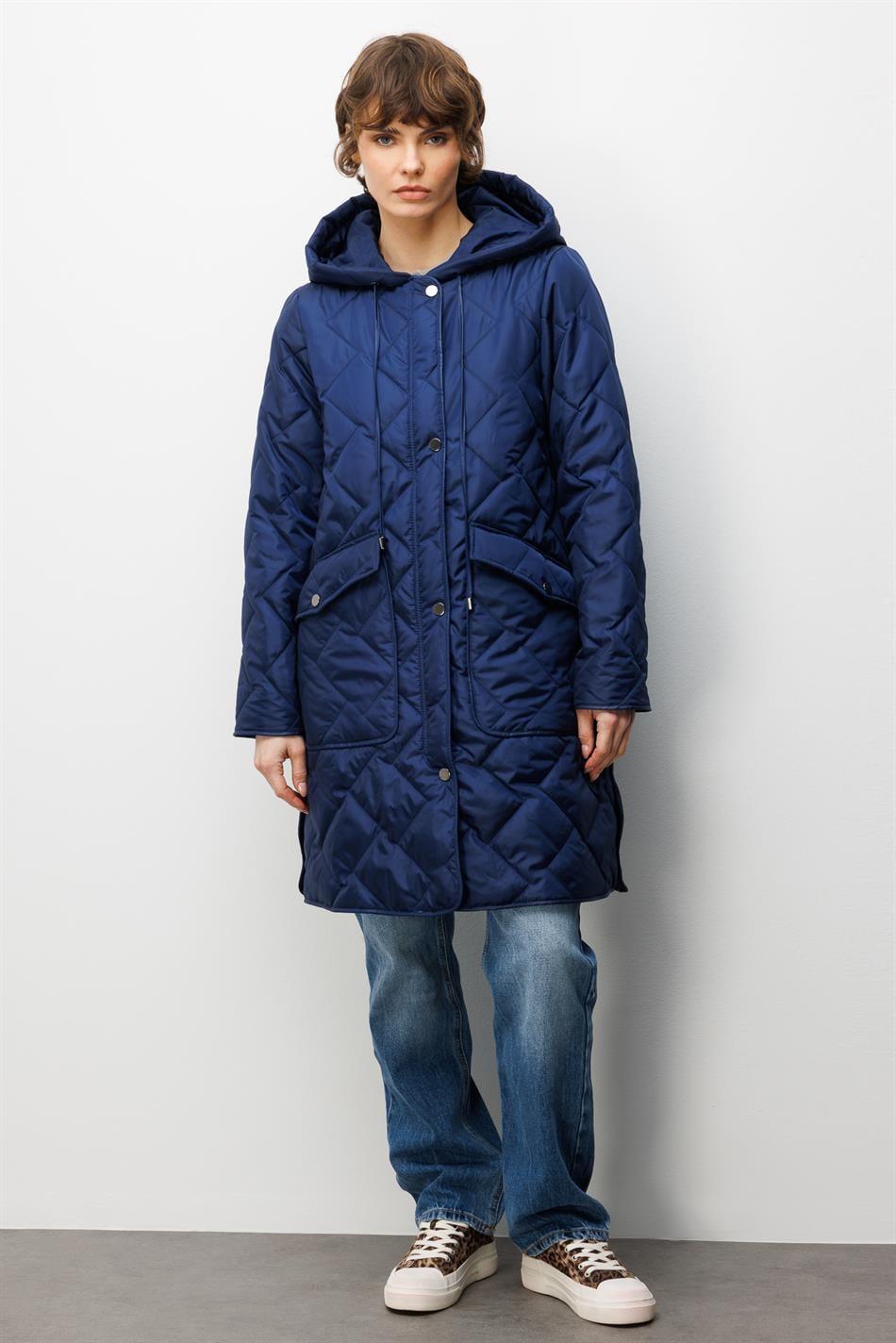 Tijdloze jas met zachte vezelvulling, bijzondere afwerking en voering, plus size marineblauw