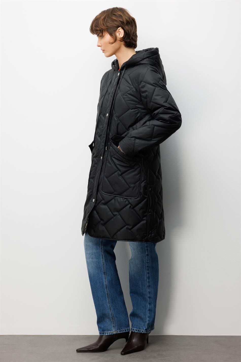 Zachte, met vezels gevulde, speciaal gedetailleerde, gevoerde, tijdloze jas Plus - Zwart