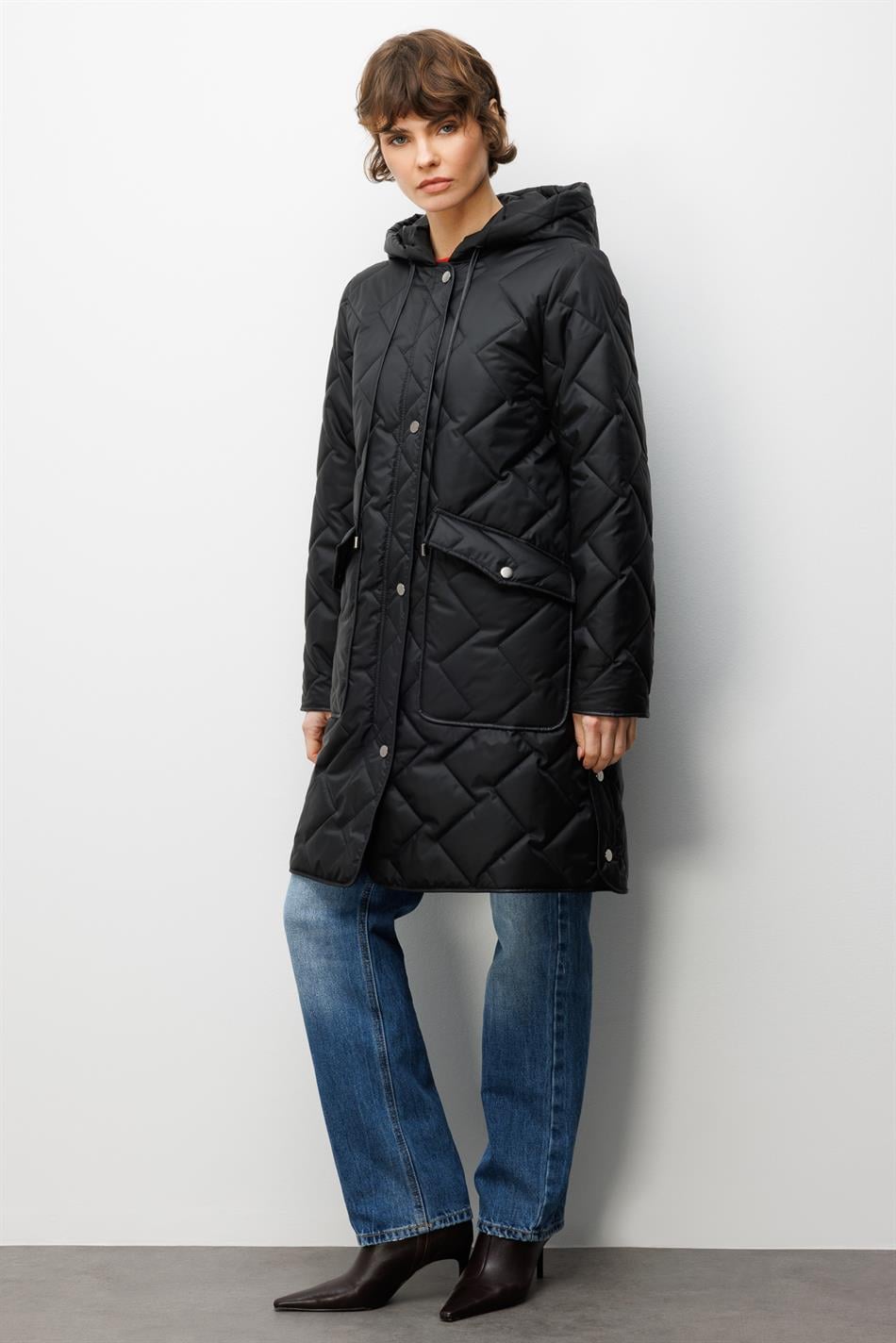 Zachte, met vezels gevulde, speciaal gedetailleerde, gevoerde, tijdloze jas Plus - Zwart