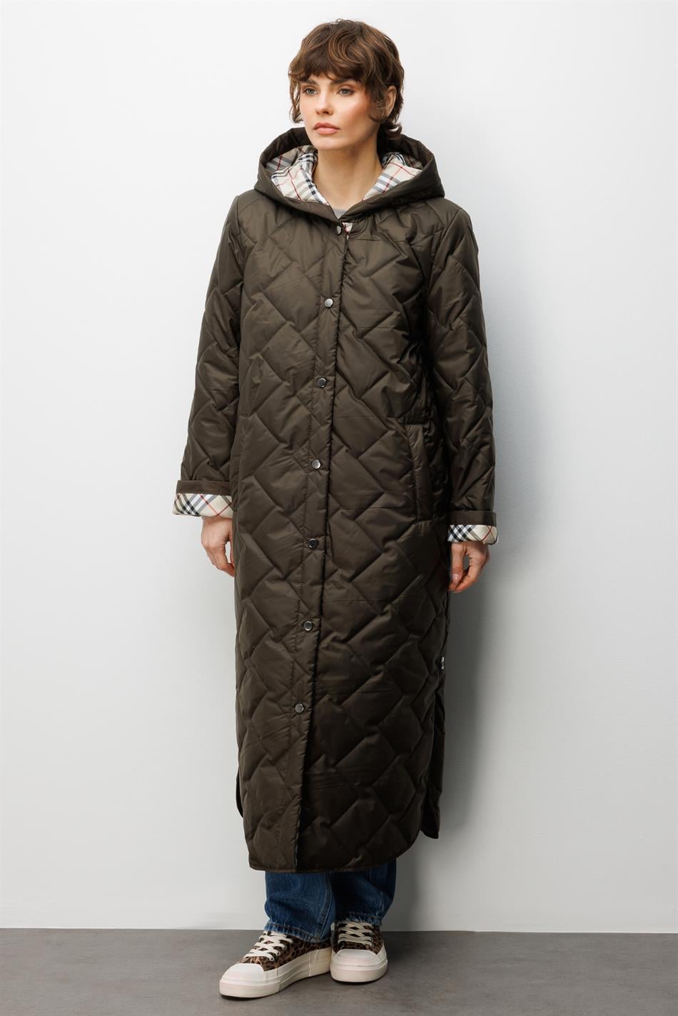 Weichfasergefüllter, besonders detailreicher, gefütterter, zeitloser Mantel Plus – Khaki