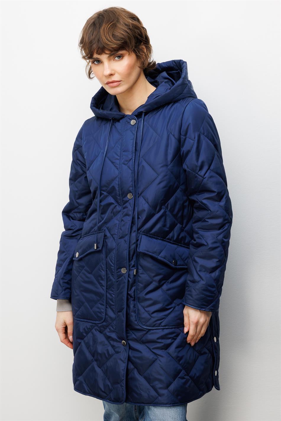 Tijdloze jas met zachte vezelvulling, bijzondere afwerking en voering, plus size marineblauw