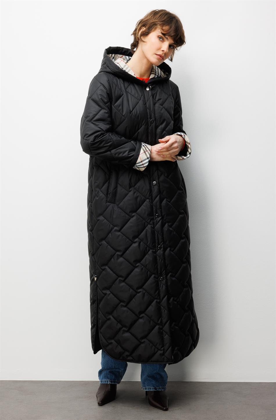 Weichfasergefüllter, besonders detaillierter, gefütterter, zeitloser Mantel Plus – Schwarz