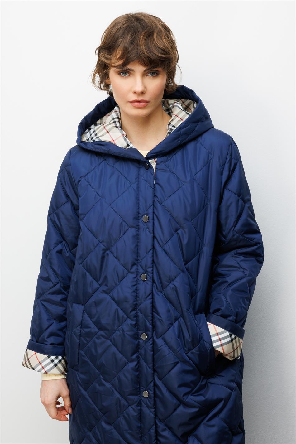 Weichfasergefüllter, besonders detailreicher, gefütterter, zeitloser Mantel/Jacke Plus-Navy
