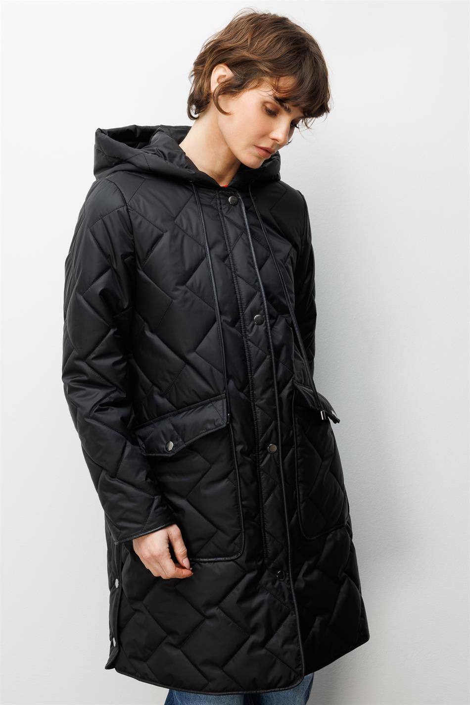 Zachte, met vezels gevulde, speciaal gedetailleerde, gevoerde, tijdloze jas Plus - Zwart