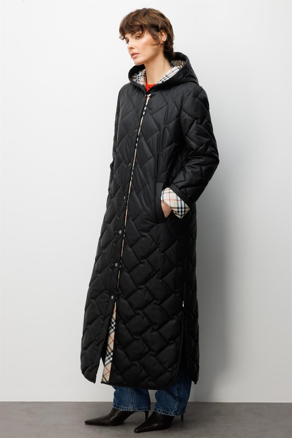 Weichfasergefüllter, besonders detaillierter, gefütterter, zeitloser Mantel Plus – Schwarz