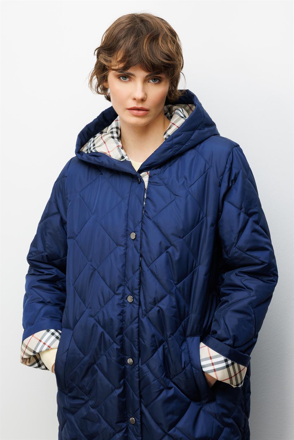 Weichfasergefüllter, besonders detailreicher, gefütterter, zeitloser Mantel/Jacke Plus-Navy
