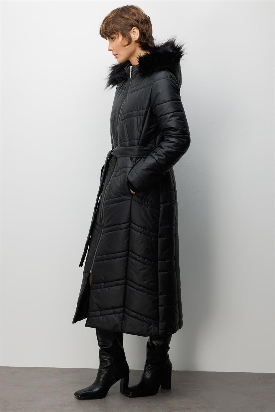 Soft Elyaf Dolgulu Peluş Detaylı Astarlı Zamansız Kaban Manto-Siyah