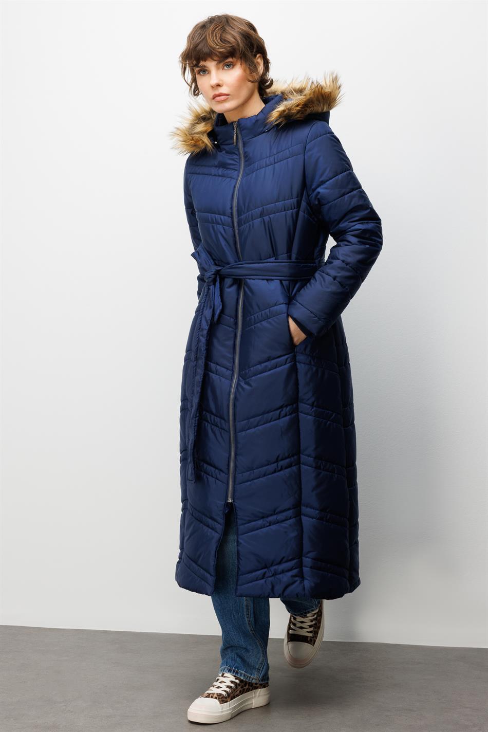 Soft Elyaf Dolgulu Peluş Detaylı Astarlı Zamansız Kaban Manto-Laci