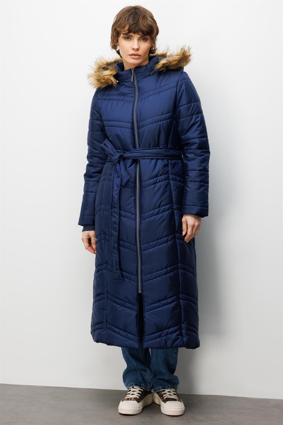 Soft Elyaf Dolgulu Peluş Detaylı Astarlı Zamansız Kaban Manto-Laci