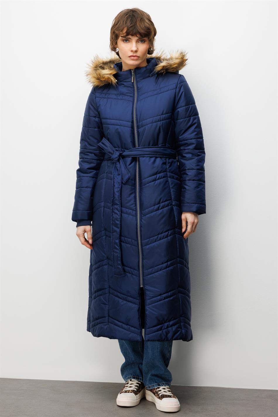 Soft Elyaf Dolgulu Peluş Detaylı Astarlı Zamansız Kaban Manto-Laci