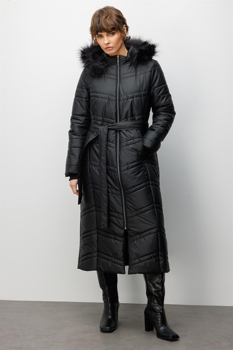 Soft Elyaf Dolgulu Peluş Detaylı Astarlı Zamansız Kaban Manto-Siyah