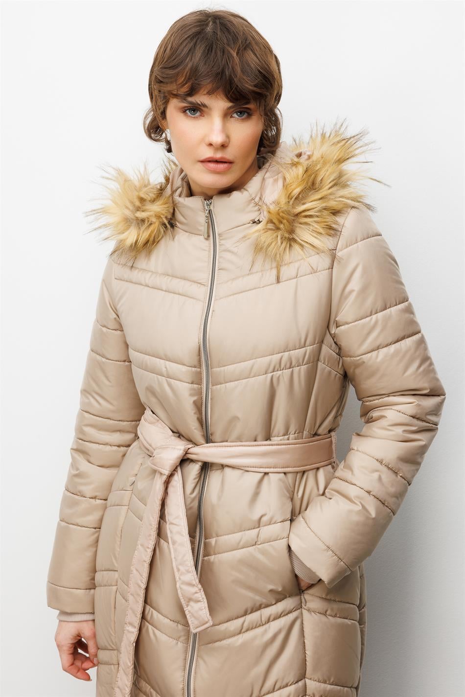 Soft Elyaf Dolgulu Peluş Detaylı Astarlı Zamansız Kaban Manto-Taş