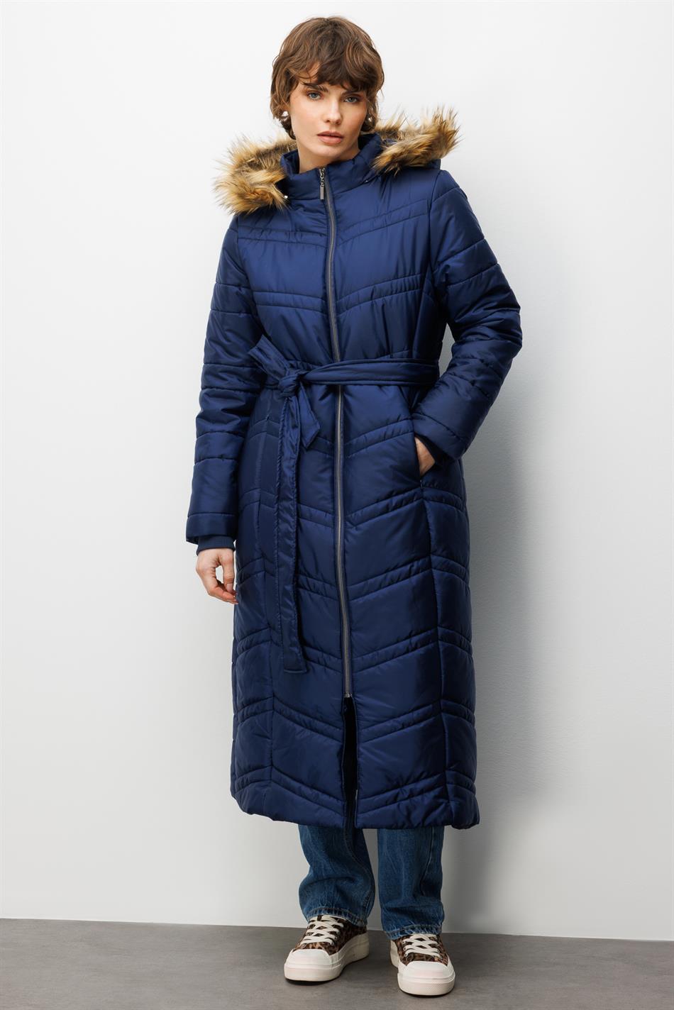 Soft Elyaf Dolgulu Peluş Detaylı Astarlı Zamansız Kaban Manto-Laci