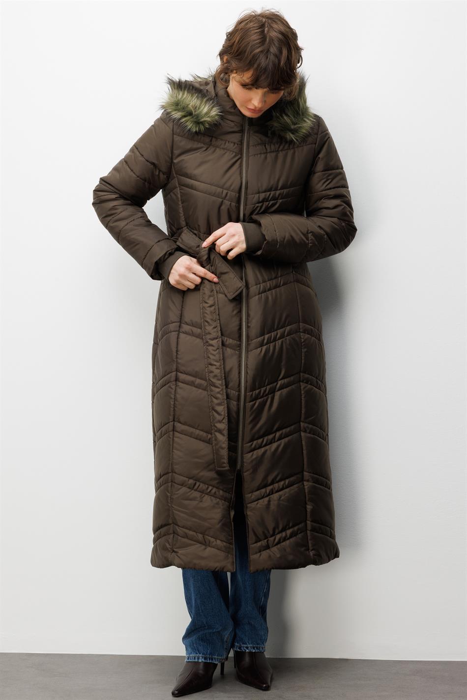 Soft Elyaf Dolgulu Peluş Detaylı Astarlı Zamansız Kaban Manto-Haki