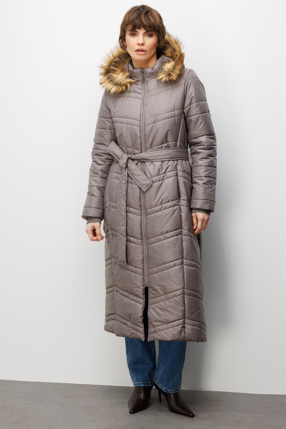 Soft Elyaf Dolgulu Peluş Detaylı Astarlı Zamansız Kaban Manto-Vizon