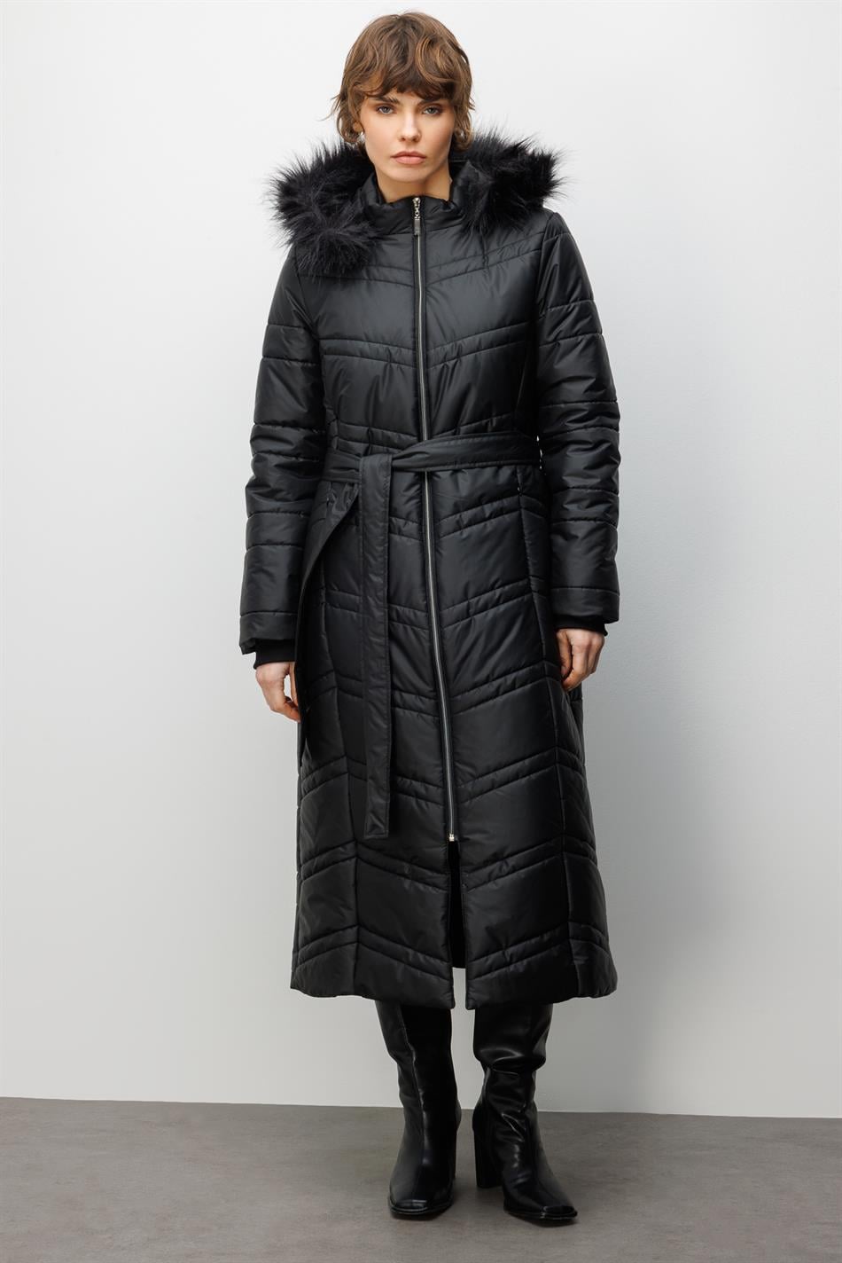 Soft Elyaf Dolgulu Peluş Detaylı Astarlı Zamansız Kaban Manto-Siyah