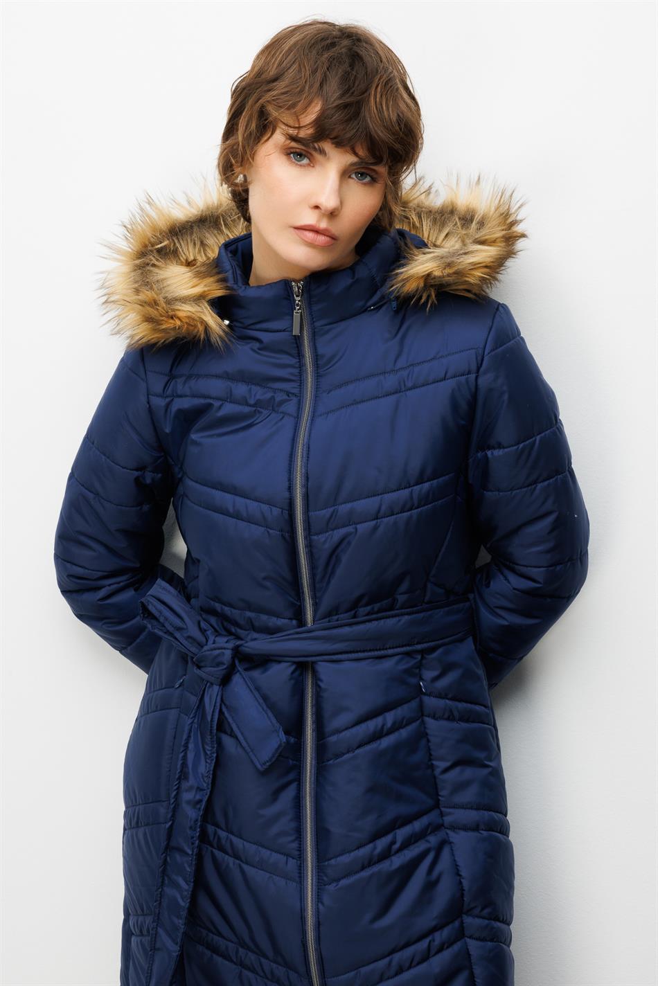 Soft Elyaf Dolgulu Peluş Detaylı Astarlı Zamansız Kaban Manto-Laci