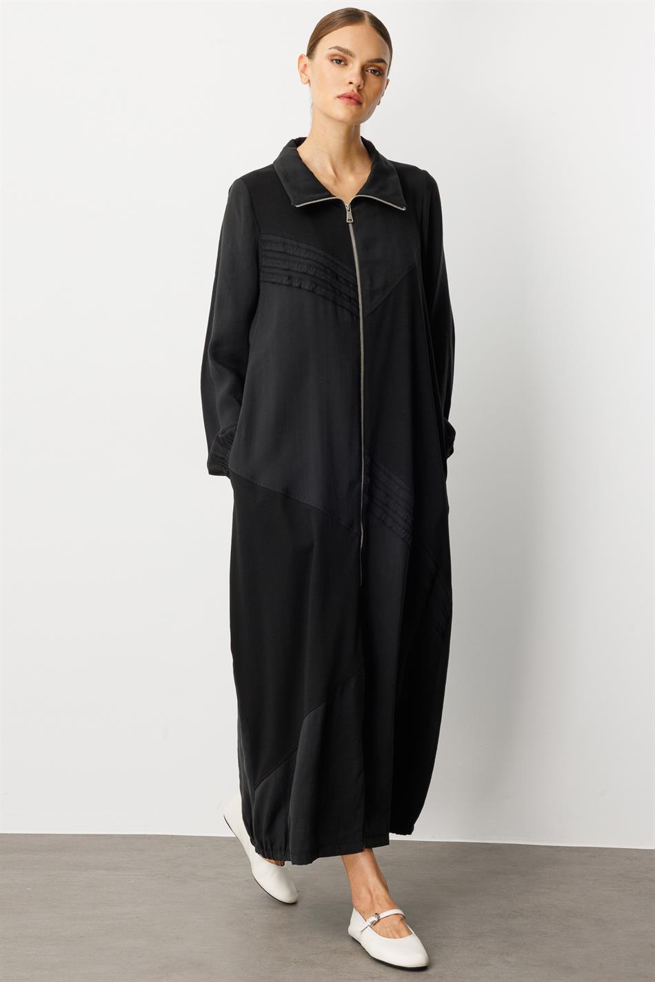 Zachte modalstof (90%), geplooide details, cape/abaya - zwart