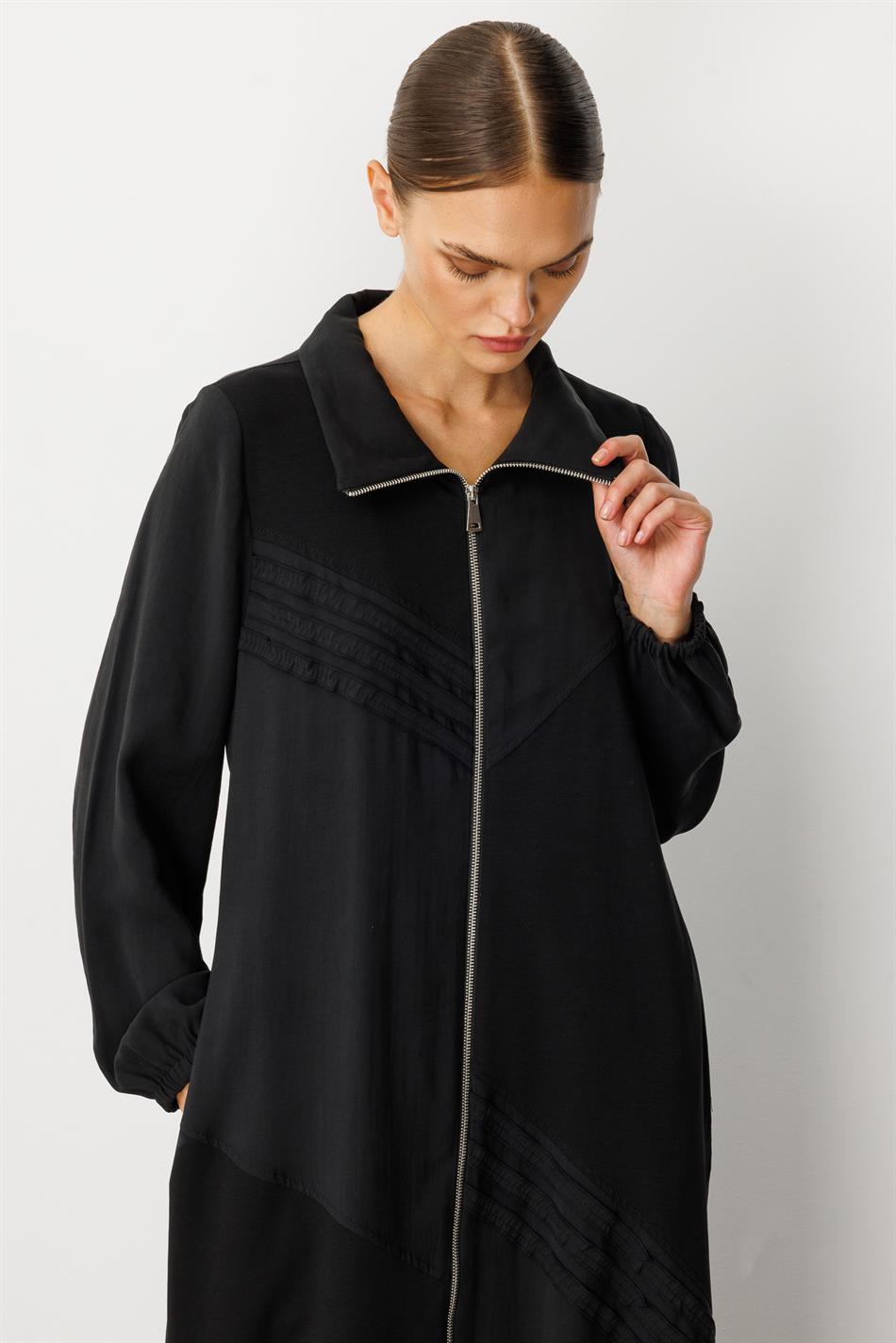 Zachte modalstof (90%), geplooide details, cape/abaya - zwart