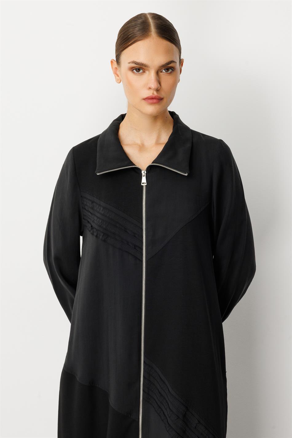 Zachte modalstof (90%), geplooide details, cape/abaya - zwart