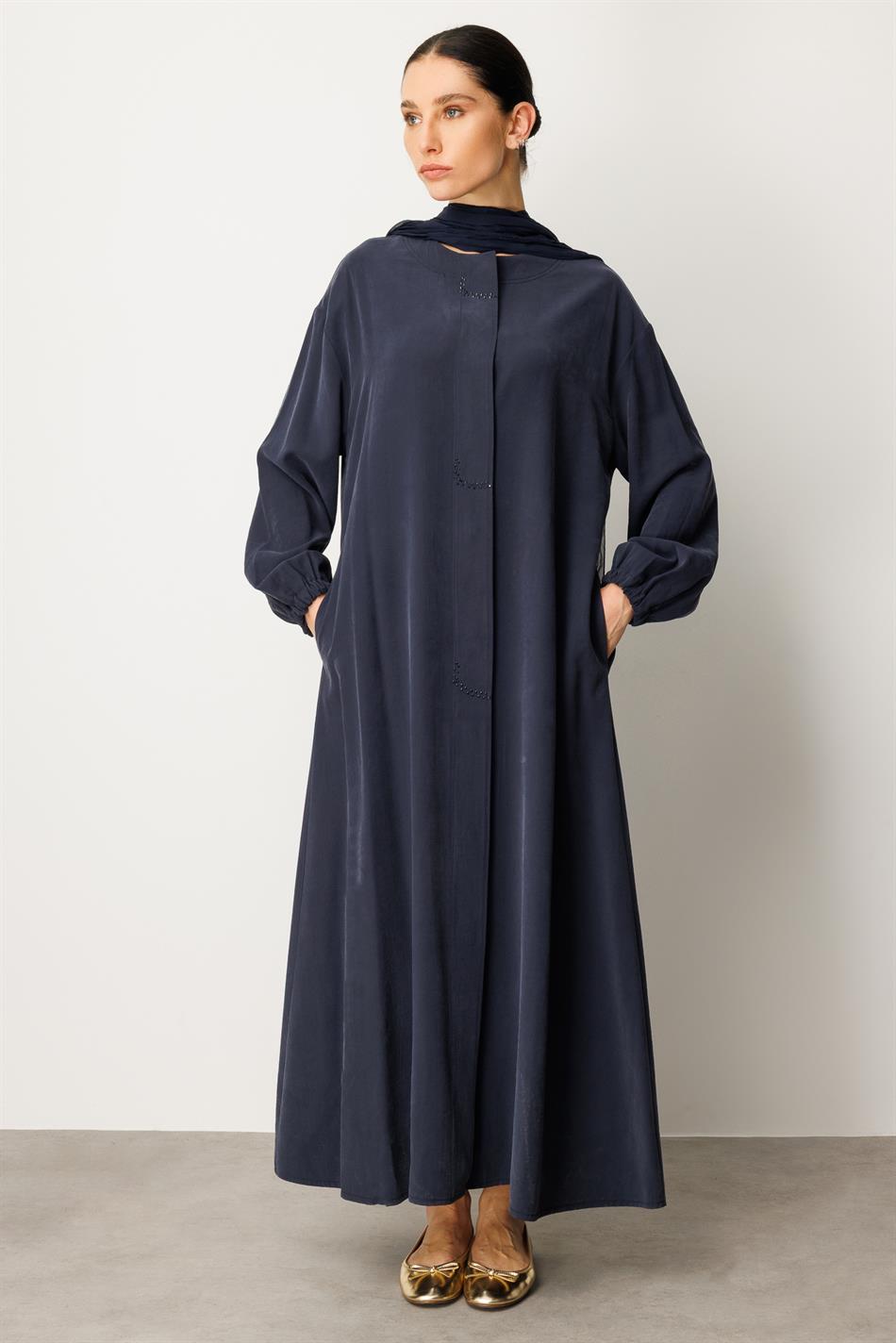 Ön tərəfində daş bəzəkli və şal detallı yumşaq modal parça Abaya - Tünd göy