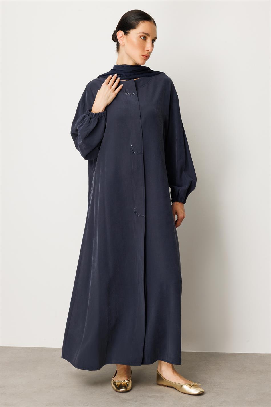 Ön tərəfində daş bəzəkli və şal detallı yumşaq modal parça Abaya - Tünd göy