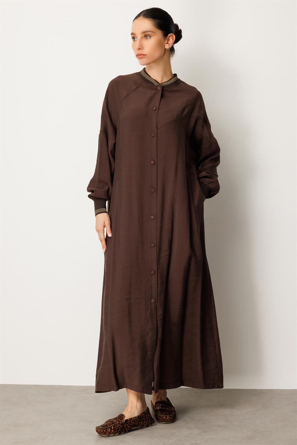 Zachte modal jurk met geribbelde mouwen en kraag - Bruin
