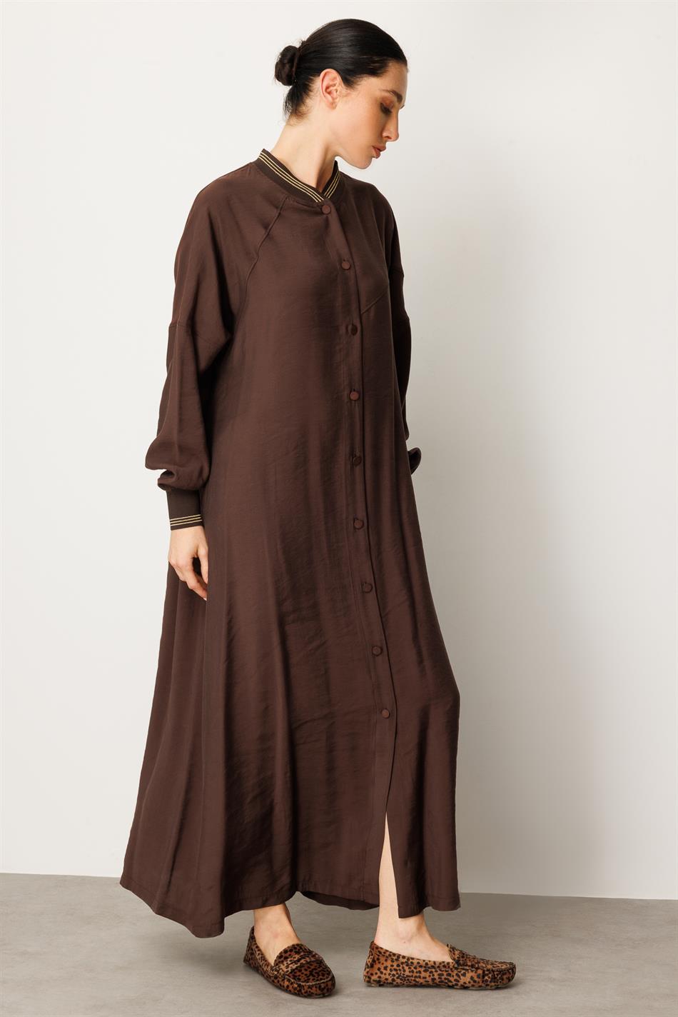 Zachte modal jurk met geribbelde mouwen en kraag - Bruin