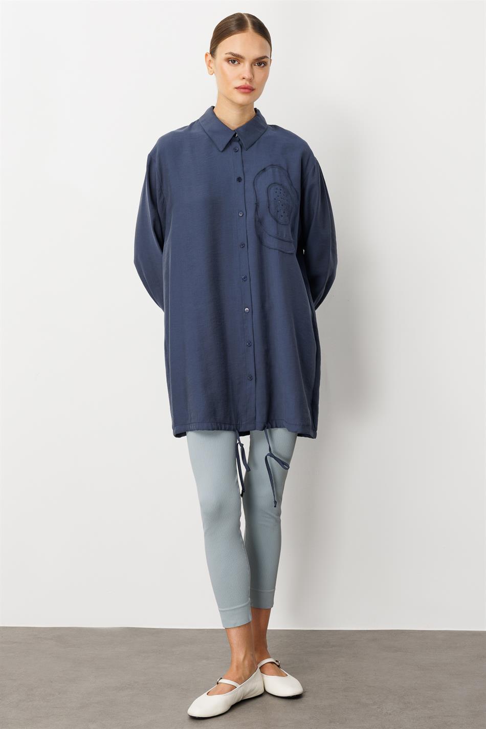 Zachte, handgemaakte tuniek van modal (90%) met geborduurde bloemen - marineblauw